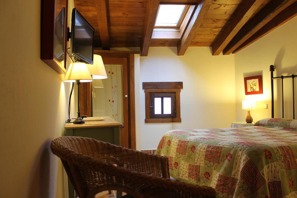 Hostal Rural Luna Y Hostal Rural Lunaposada Candeleda Værelse billede