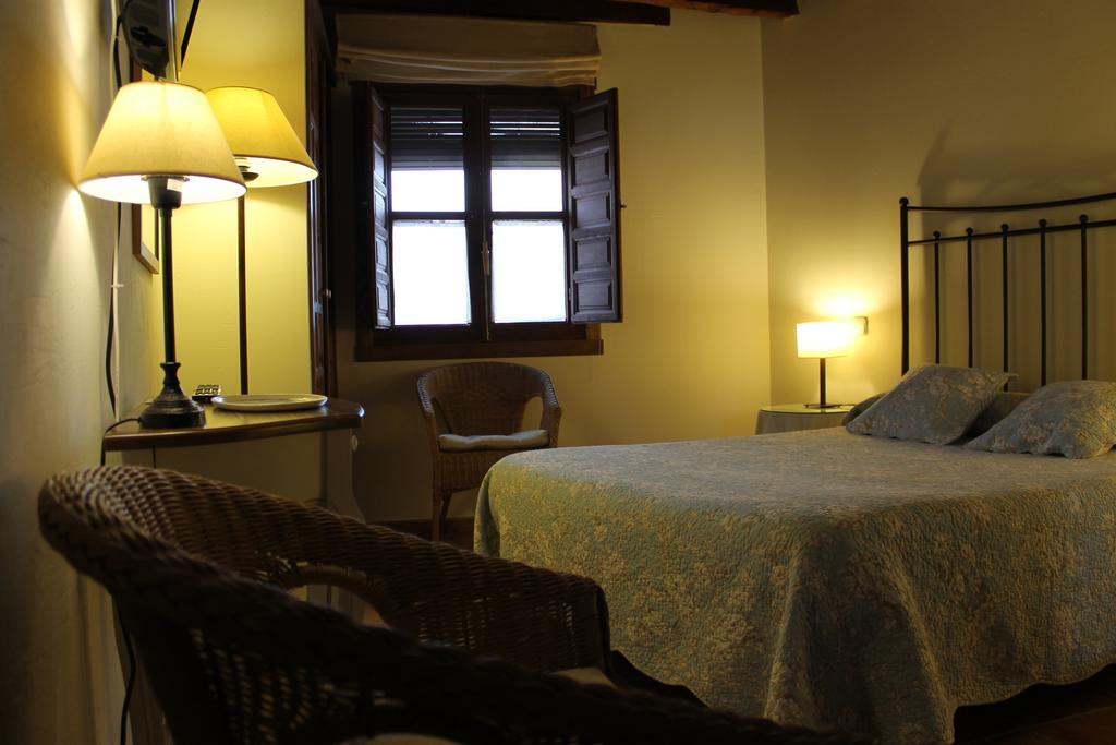 Hostal Rural Luna Y Hostal Rural Lunaposada Candeleda Værelse billede