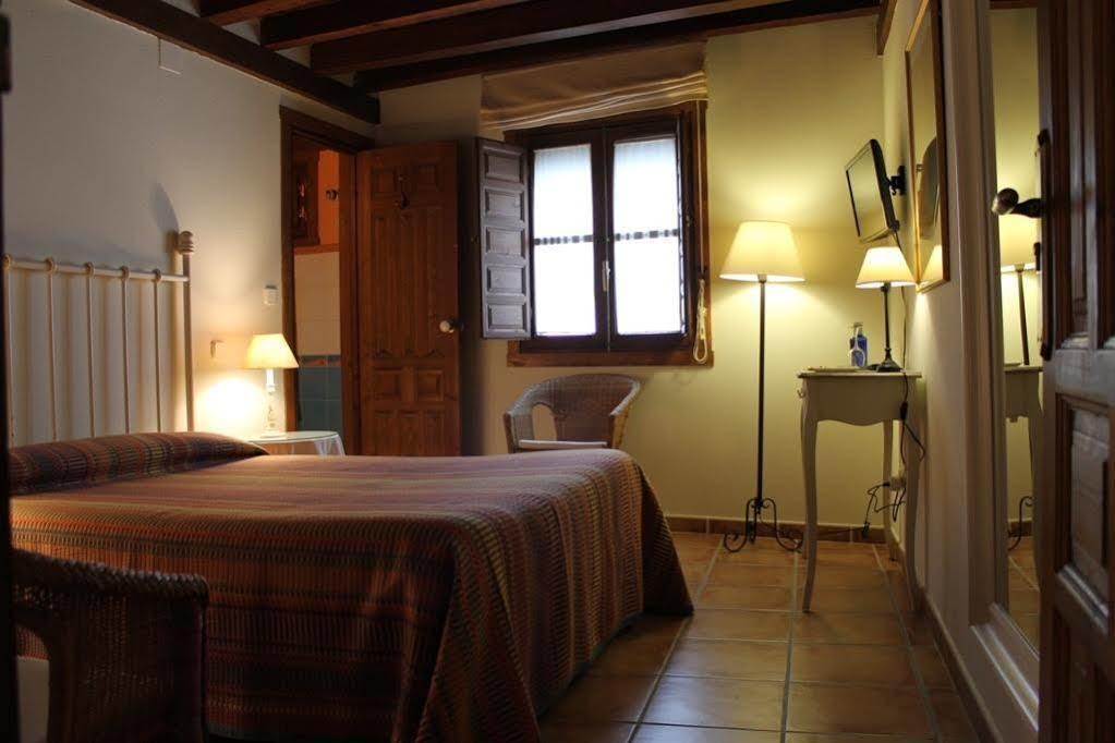 Hostal Rural Luna Y Hostal Rural Lunaposada Candeleda Eksteriør billede