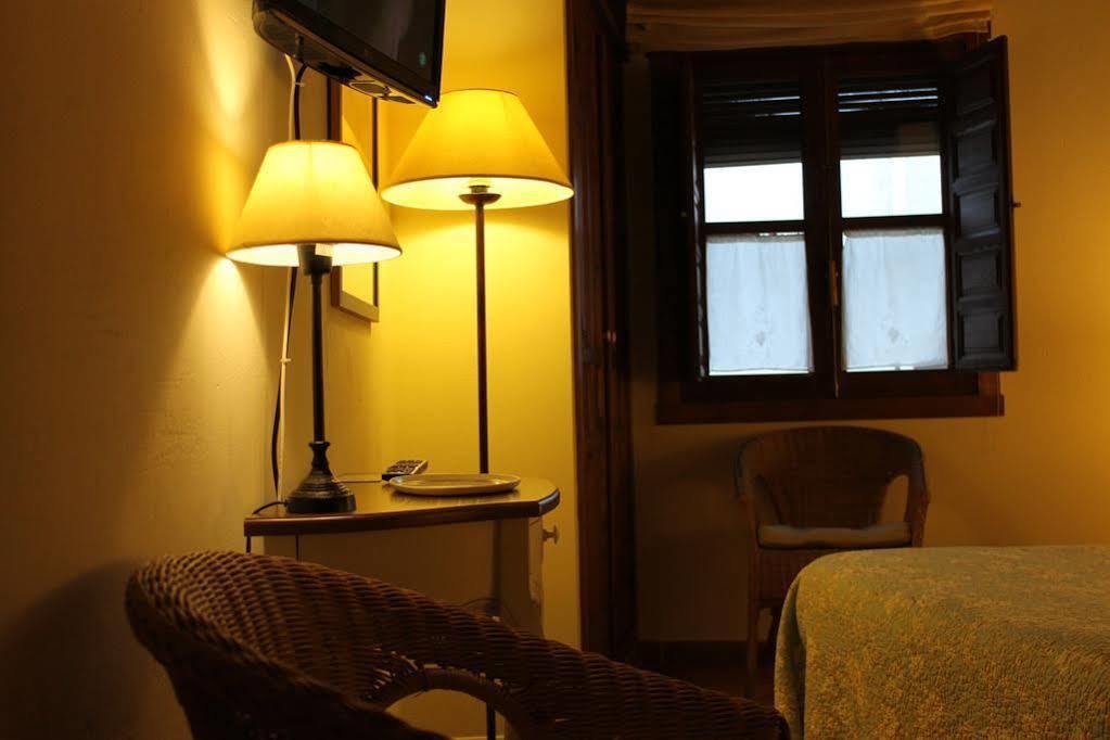 Hostal Rural Luna Y Hostal Rural Lunaposada Candeleda Eksteriør billede